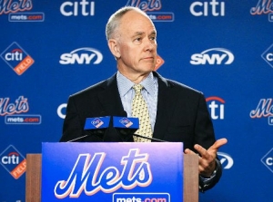 METS GM Sandy Alderson addressing the media