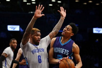 Sean Kilpatrick guarding Charlotte Hornets guard Jeremy Lamb