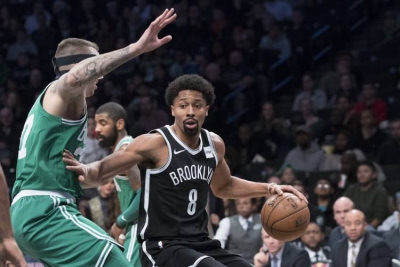 Spencer Dinwiddie attempting to get around Celtics forward Gordon Hayward.